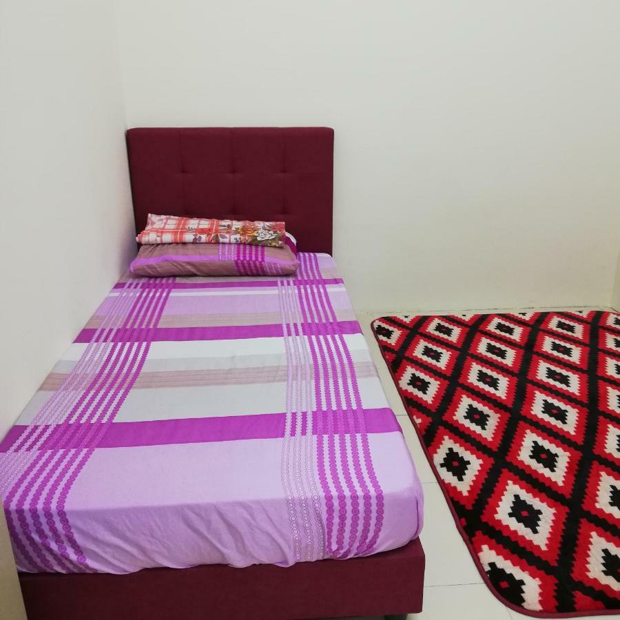 Neesa Homestay Bukit Gambang-Muslim Exterior foto