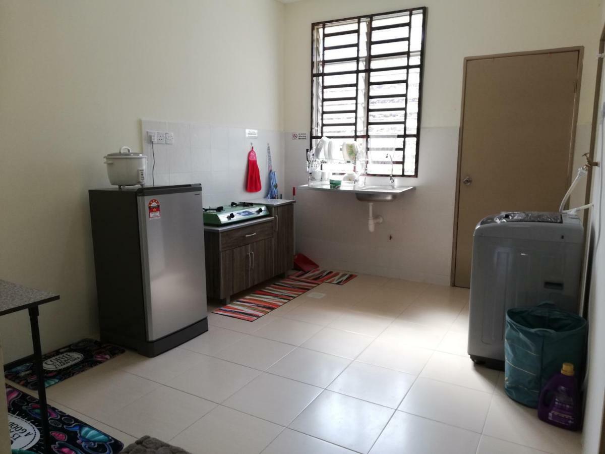 Neesa Homestay Bukit Gambang-Muslim Exterior foto